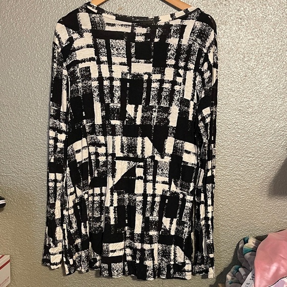 Cato Black and White Geometric Blouse - Picture 2 of 3